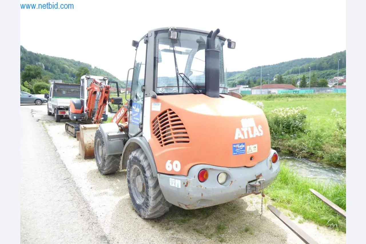 Máquinas de una empresa de construcción-8