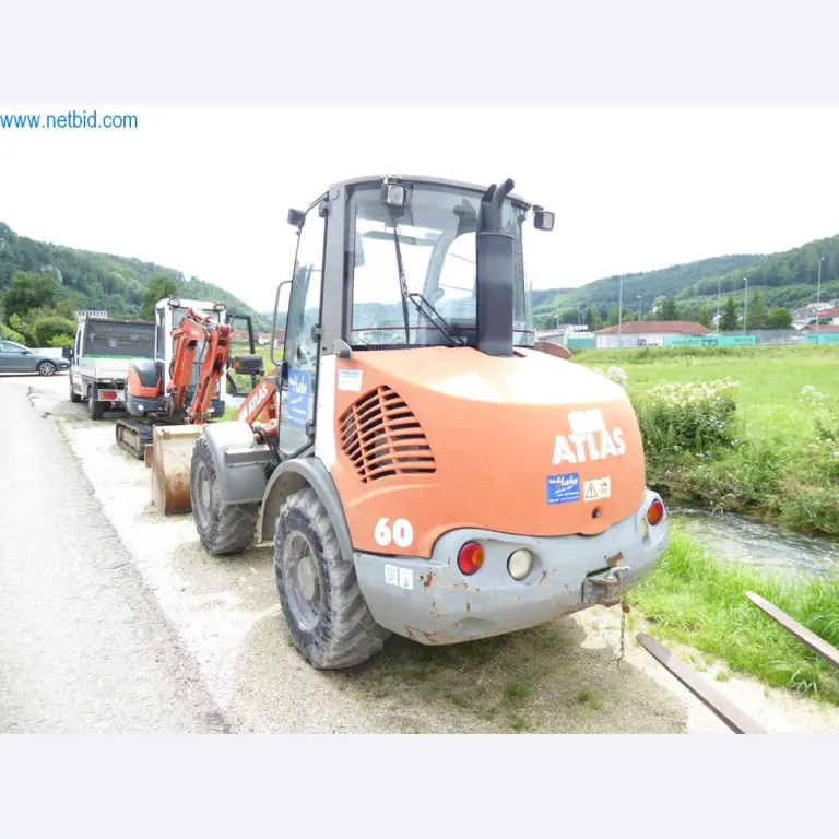 Máquinas de una empresa de construcción-8