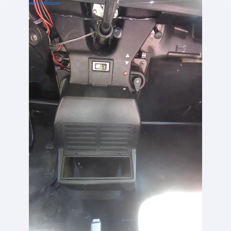 Autowerkplaats & handel in klassieke auto´s
-11
