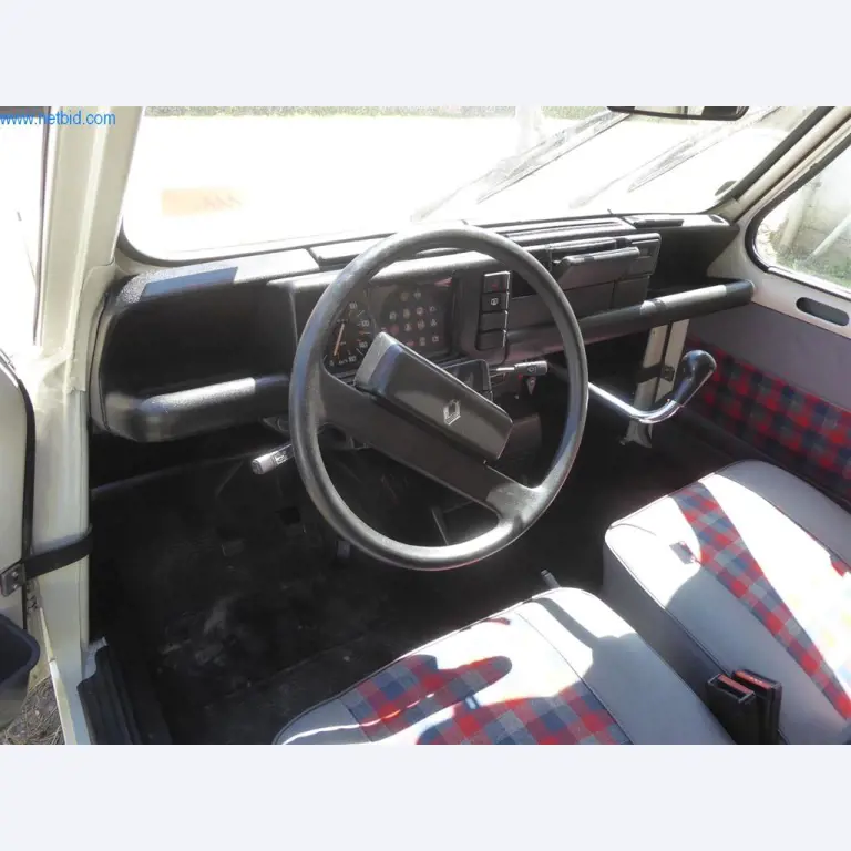 Autowerkplaats & handel in klassieke auto´s
-6