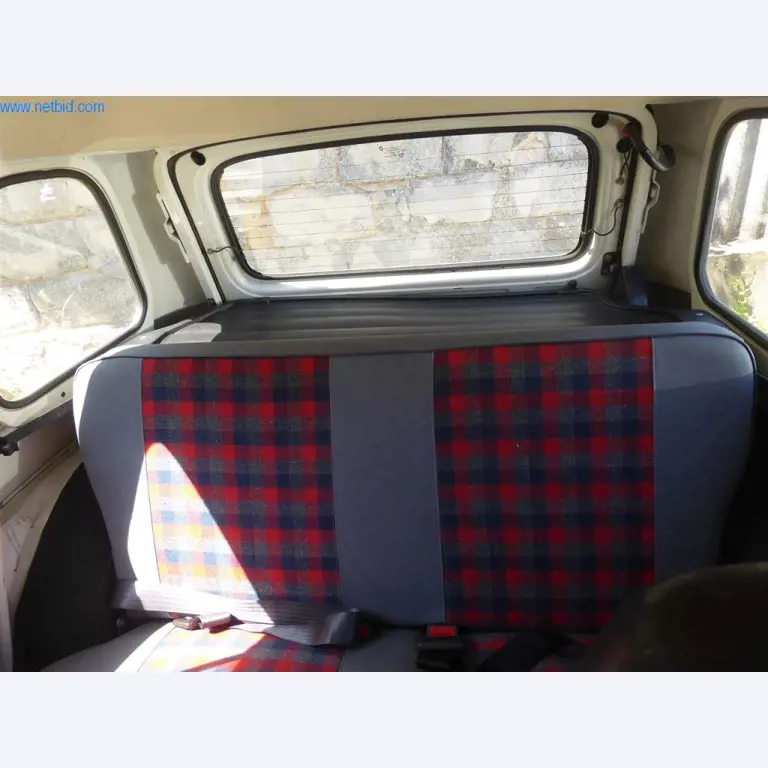 Autowerkplaats & handel in klassieke auto´s
-9