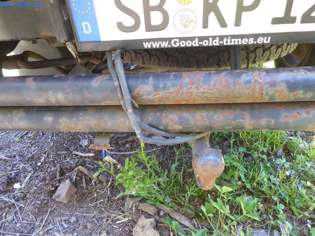 Oficina de automóveis e concessionário de automóveis clássicos
-8