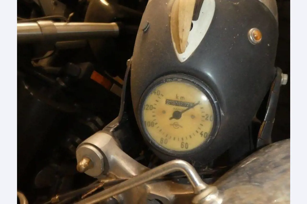 Autowerkplaats & handel in klassieke auto´s
-5