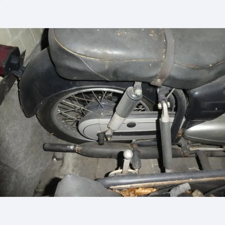Autowerkplaats & handel in klassieke auto´s
-6