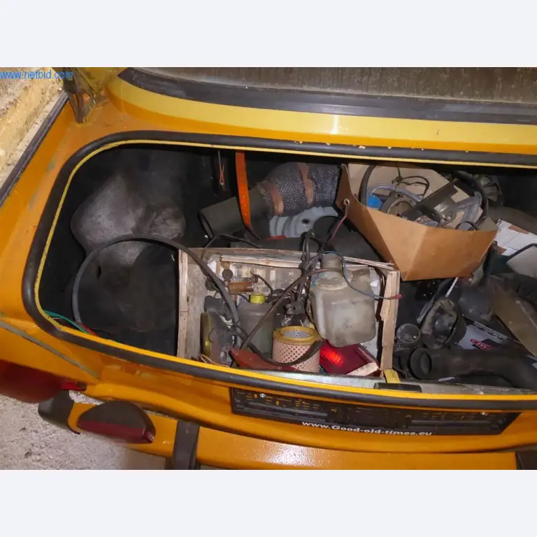 Autowerkplaats & handel in klassieke auto´s
-11