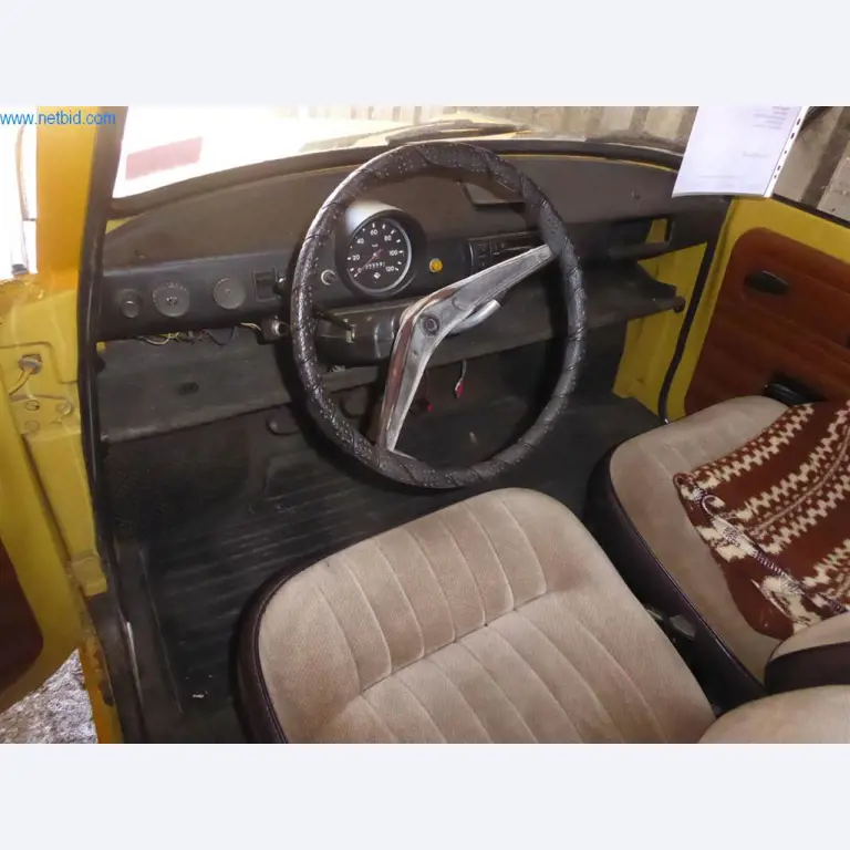 Autowerkplaats & handel in klassieke auto´s
-7
