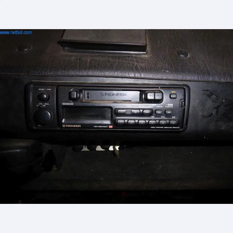 Autowerkplaats & handel in klassieke auto´s
-9