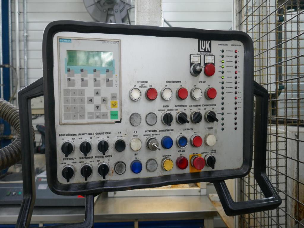 Máquinas de um fornecedor do sector automóvel-3