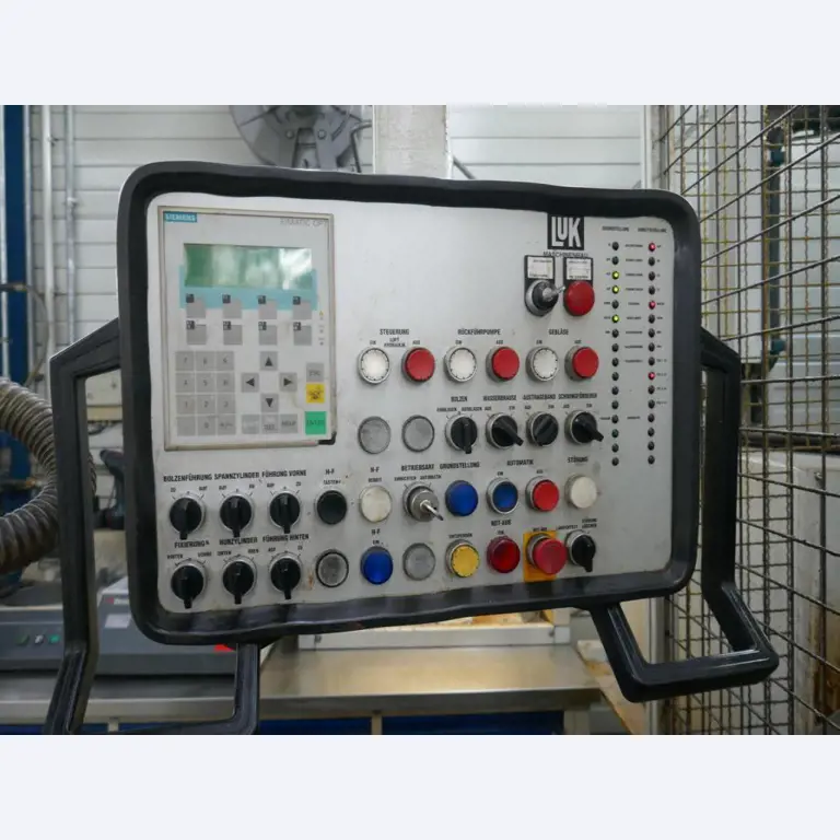 Machines d'un sous-traitant automobile-3