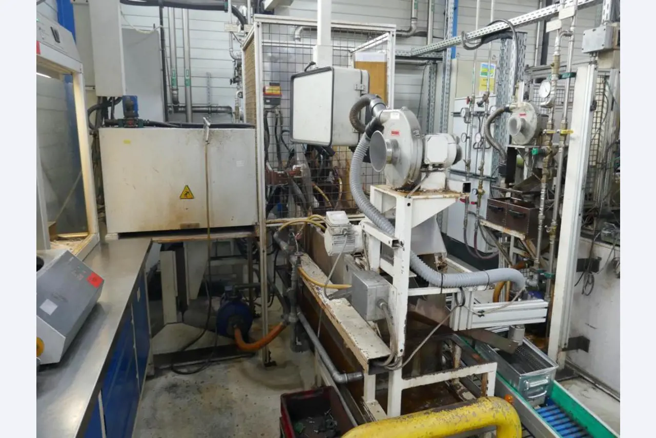 Machines d'un sous-traitant automobile-5