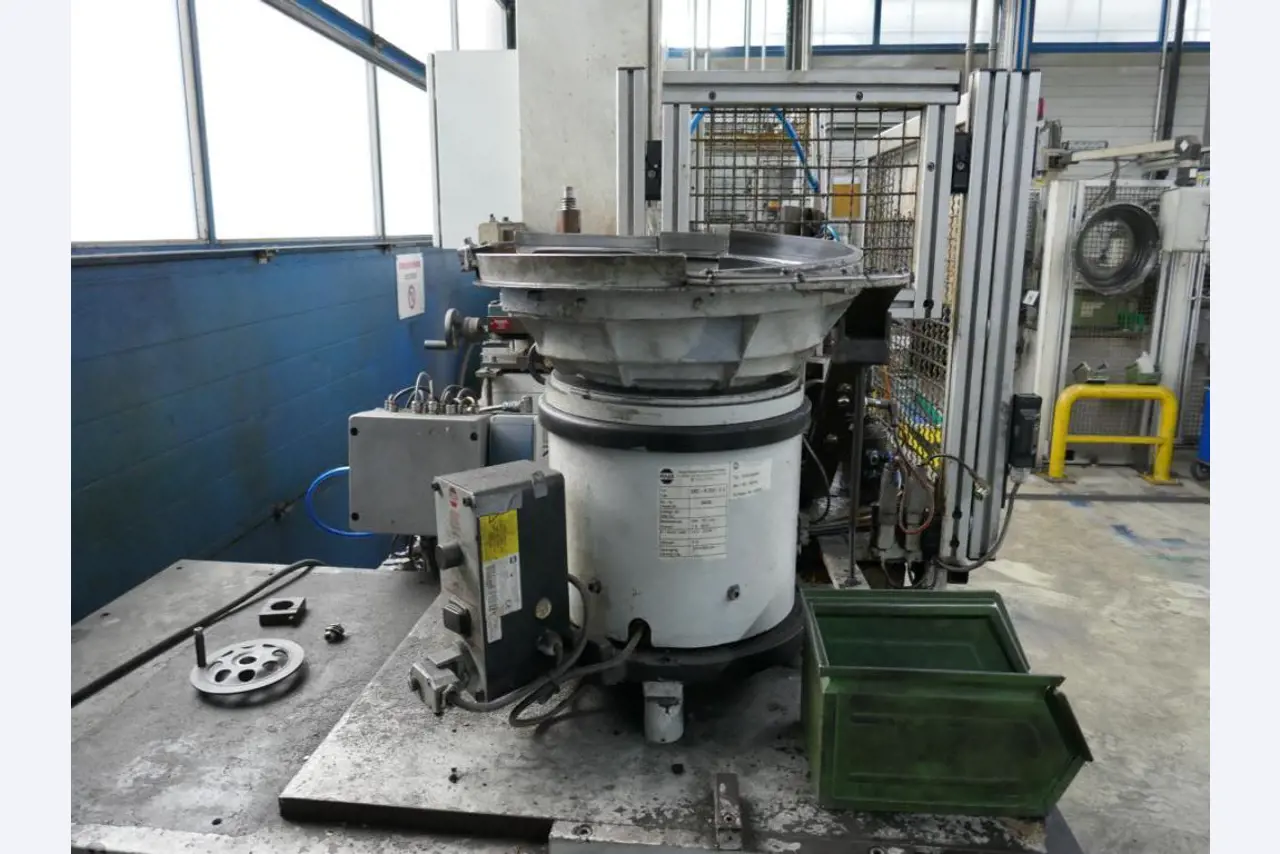 Machines d'un sous-traitant automobile-4