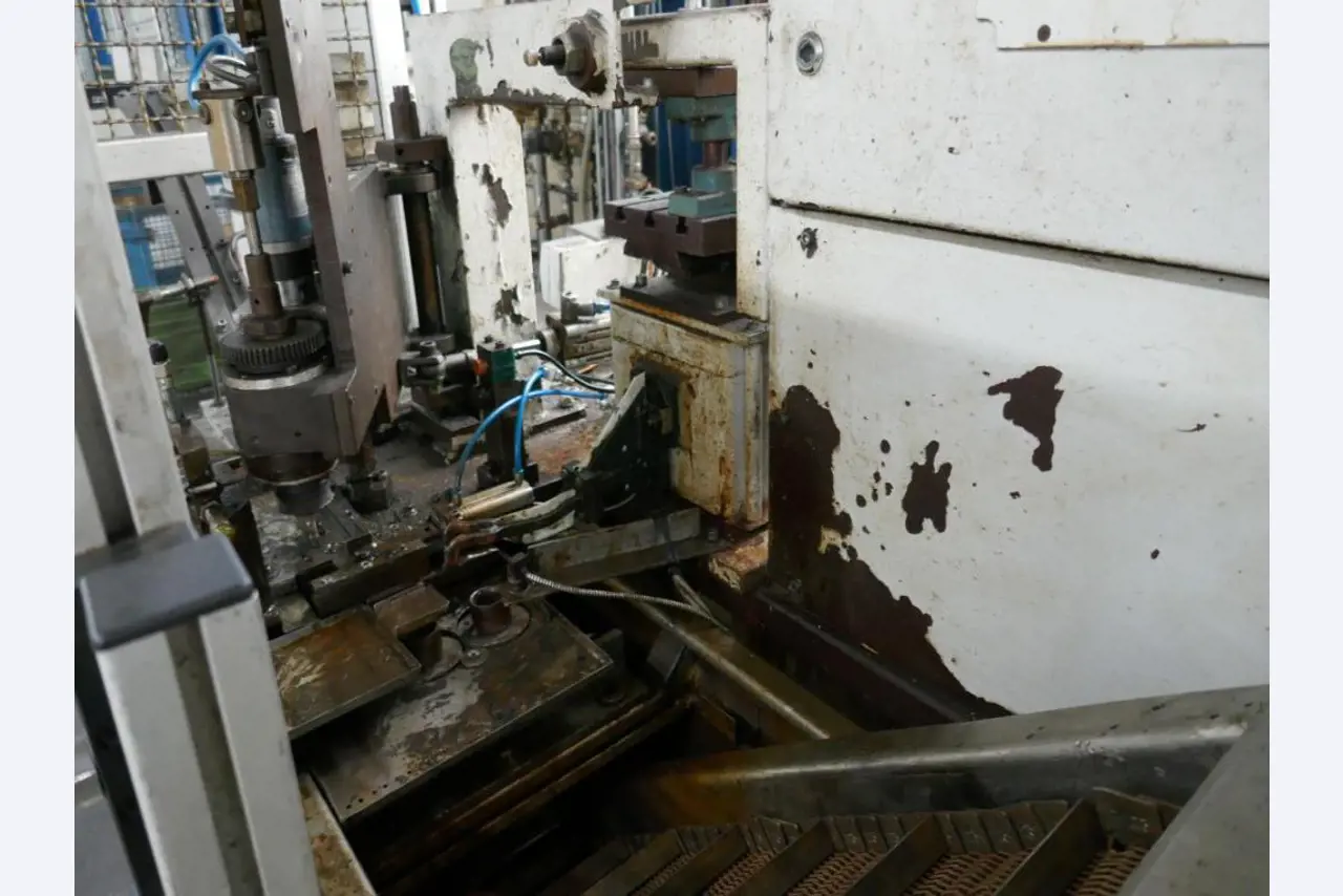 Machines d'un sous-traitant automobile-6