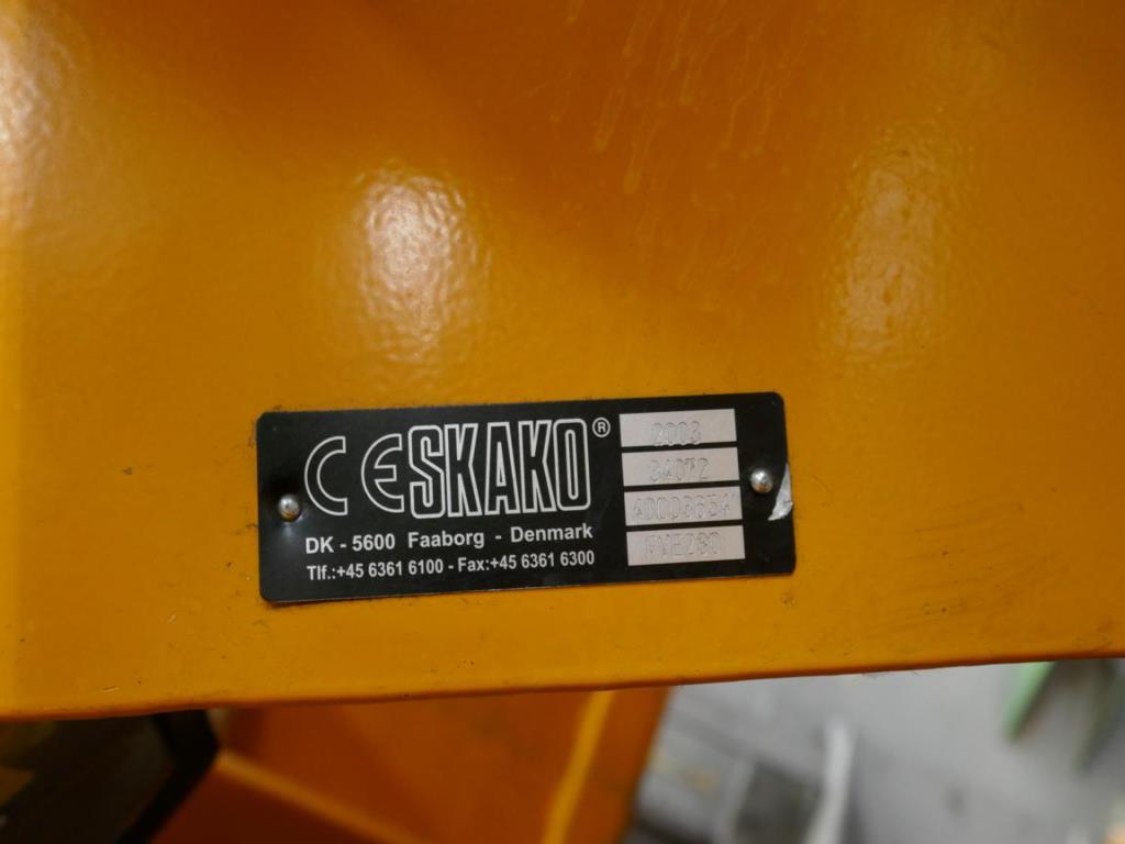 Máquinas de um fornecedor do sector automóvel-4