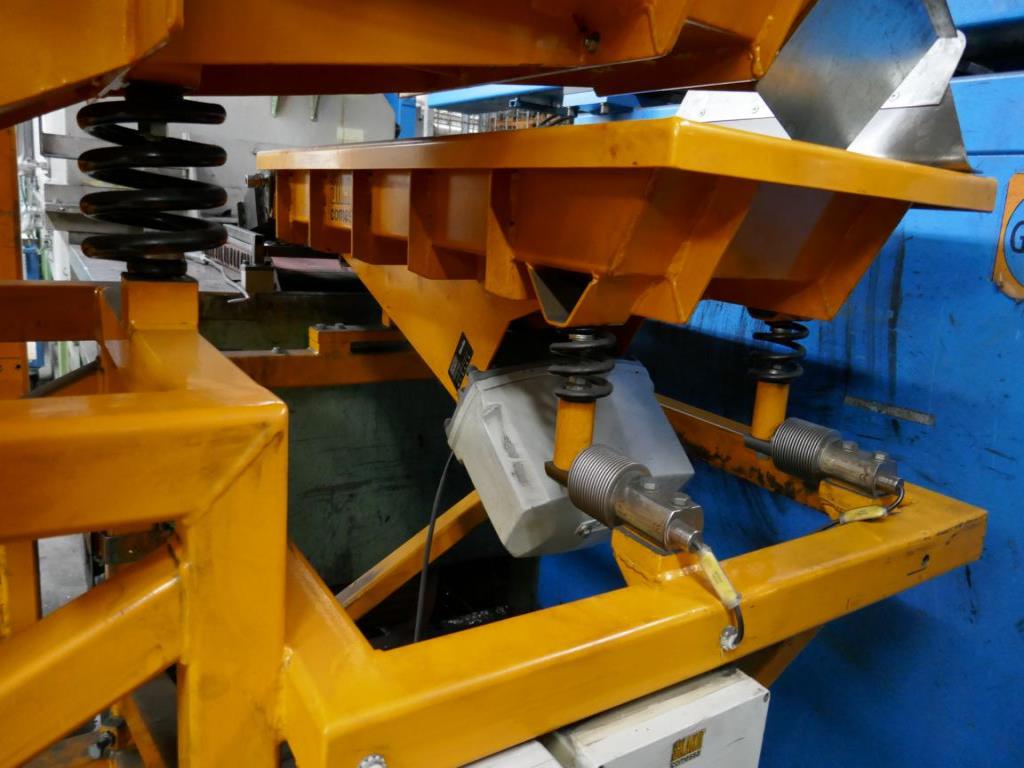 Máquinas de um fornecedor do sector automóvel-7