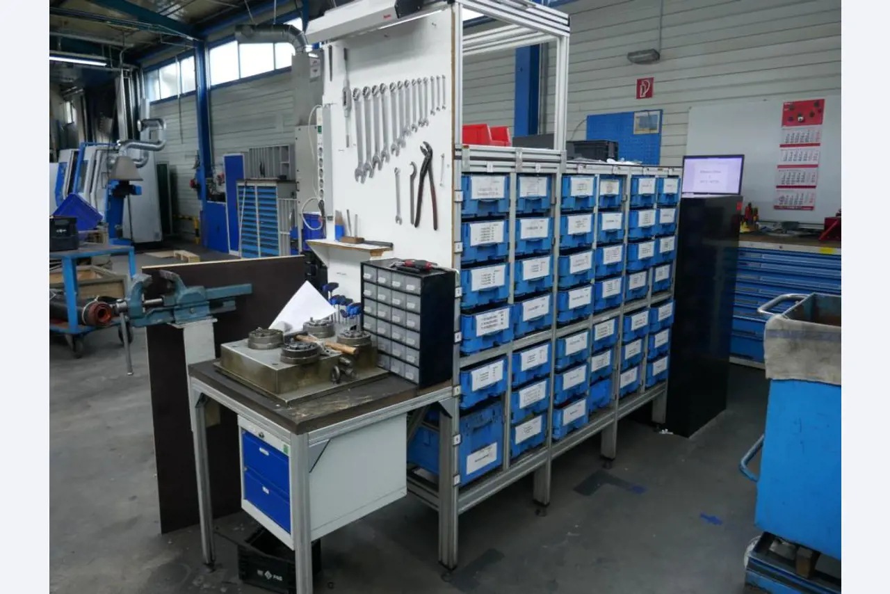 Machines d'un sous-traitant automobile-2