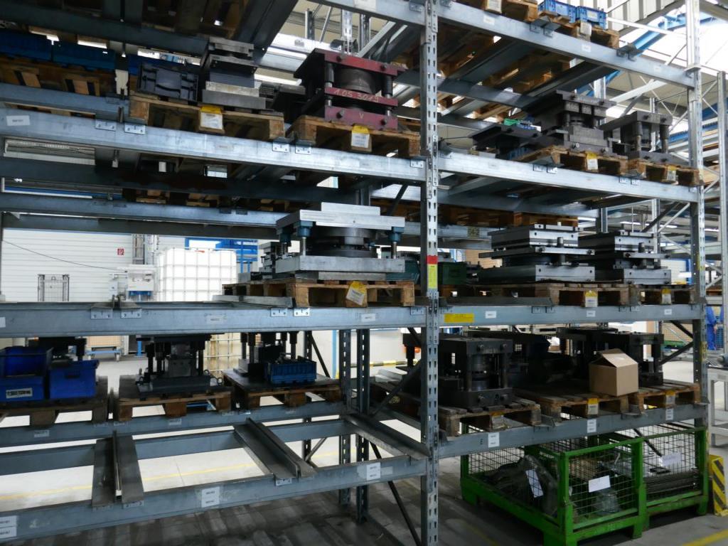 Máquinas de um fornecedor do sector automóvel-1