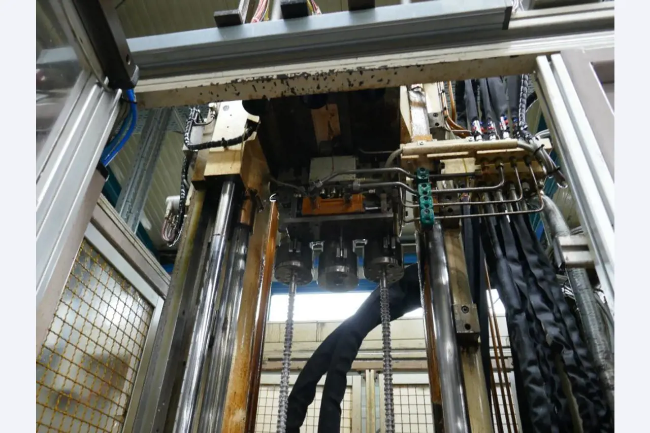 Machines d'un sous-traitant automobile-10