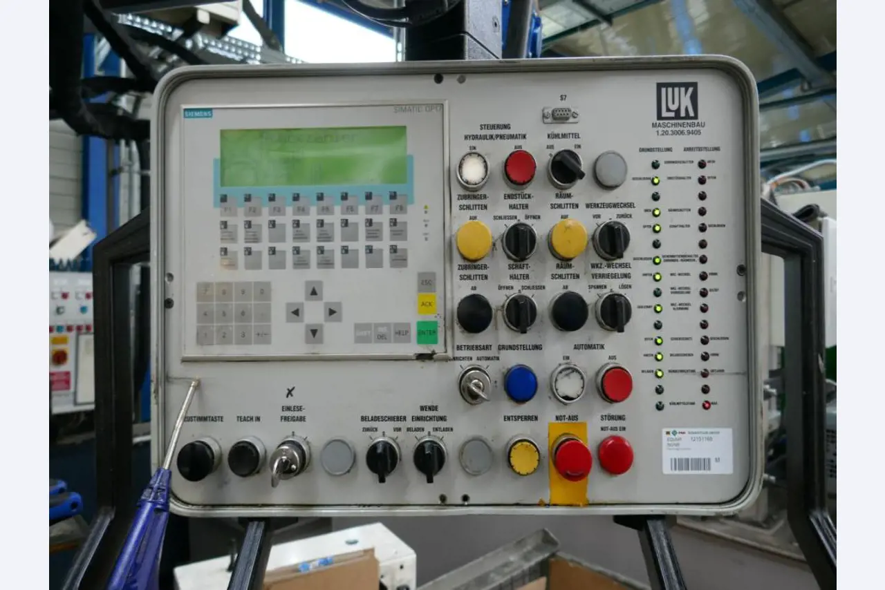 Machines d'un sous-traitant automobile-11