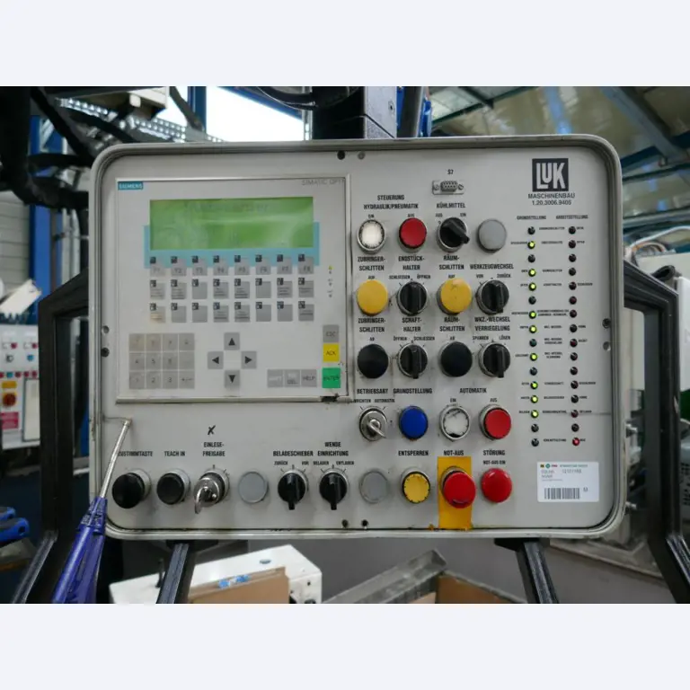 Machines d'un sous-traitant automobile-11