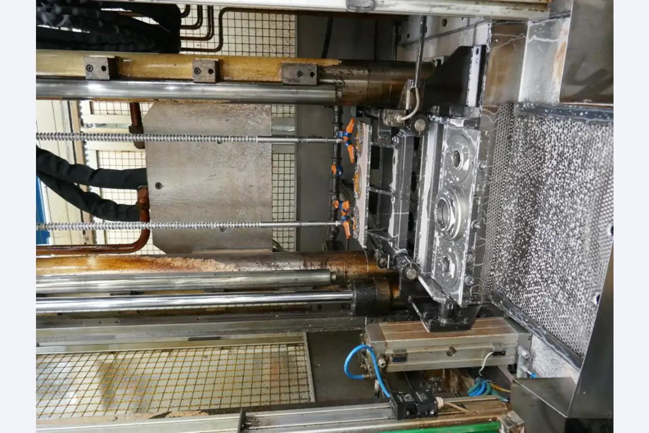 Machines d'un sous-traitant automobile-9