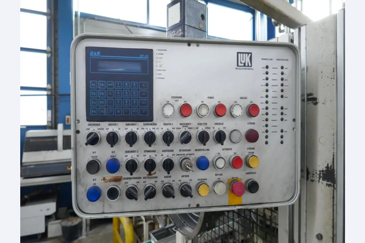 Machines d'un sous-traitant automobile-3