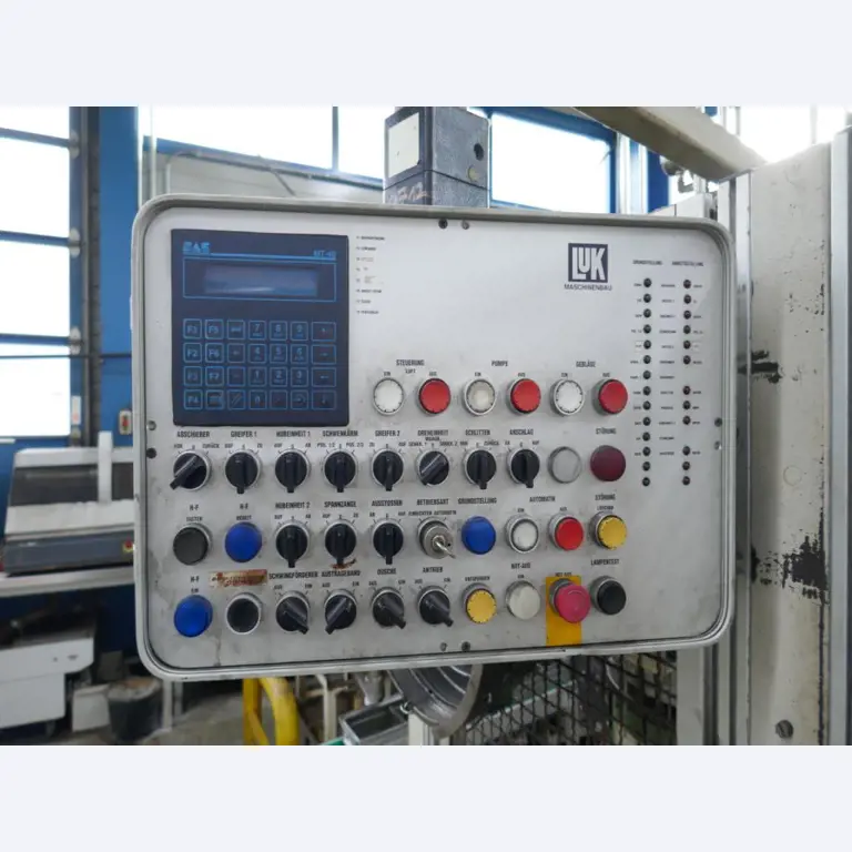 Machines d'un sous-traitant automobile-3