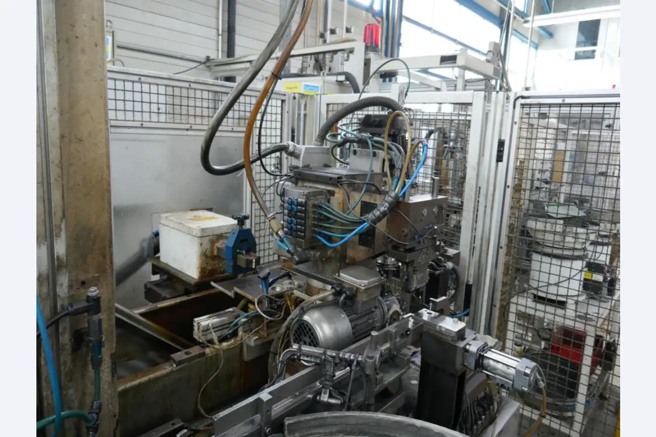 Machines d'un sous-traitant automobile-5