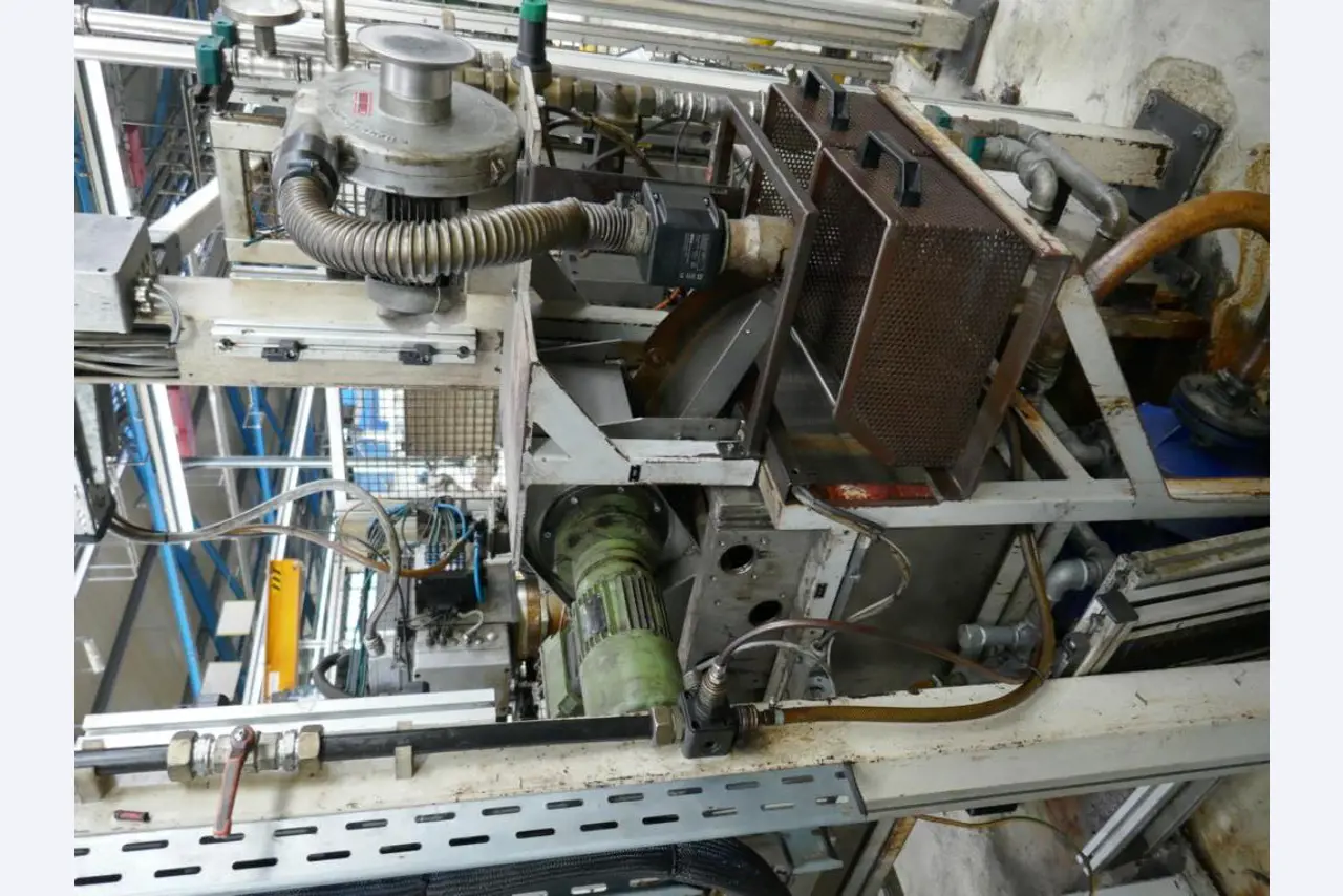 Machines d'un sous-traitant automobile-6