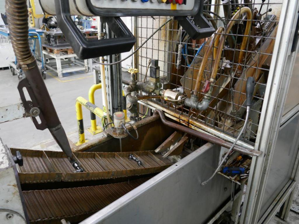 Máquinas de um fornecedor do sector automóvel-5