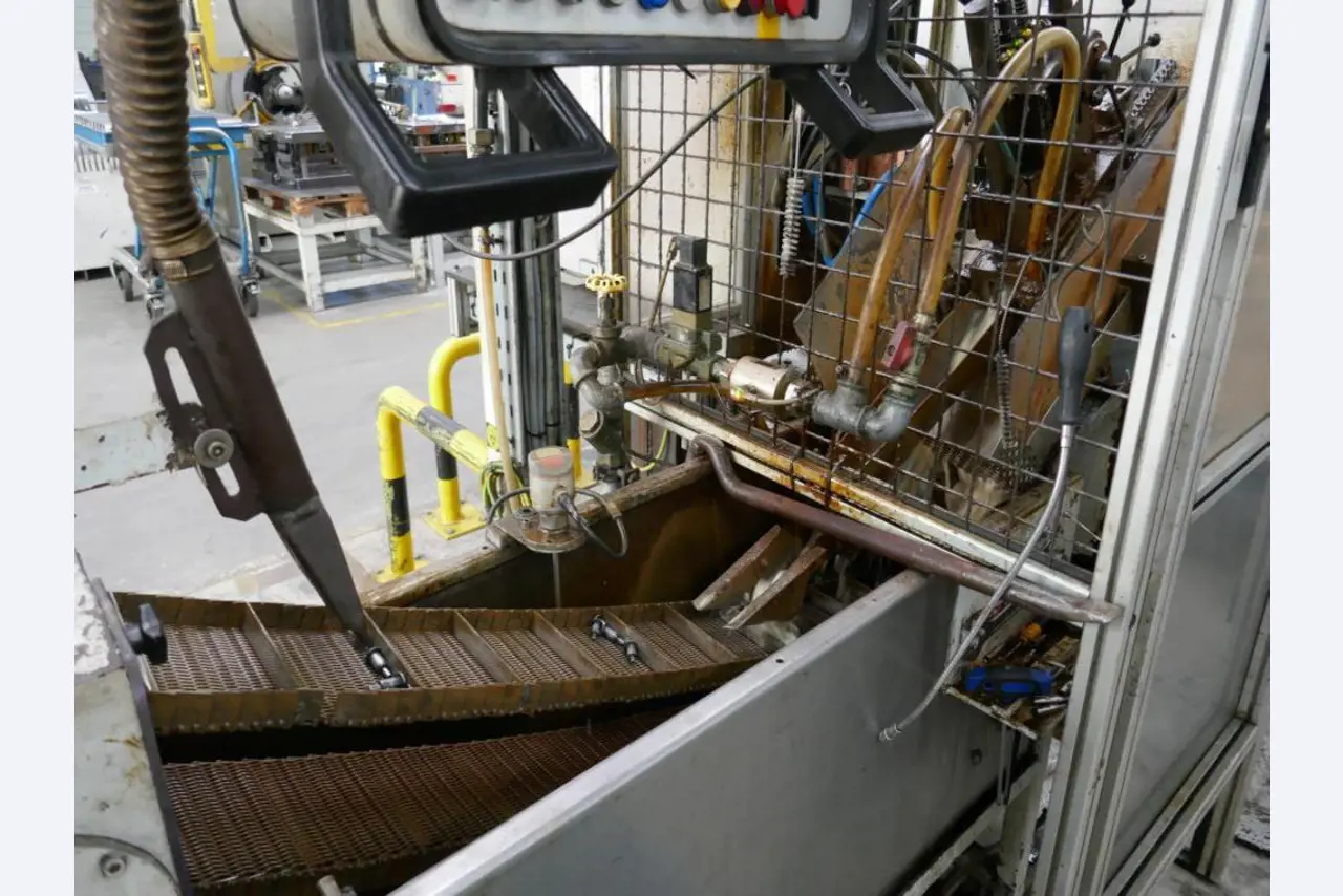 Machines d'un sous-traitant automobile-5