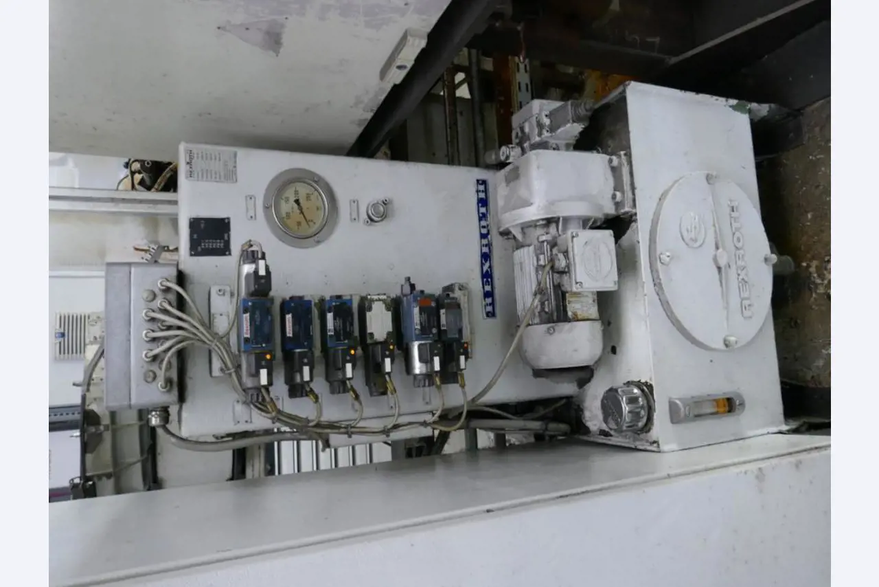 Machines d'un sous-traitant automobile-7