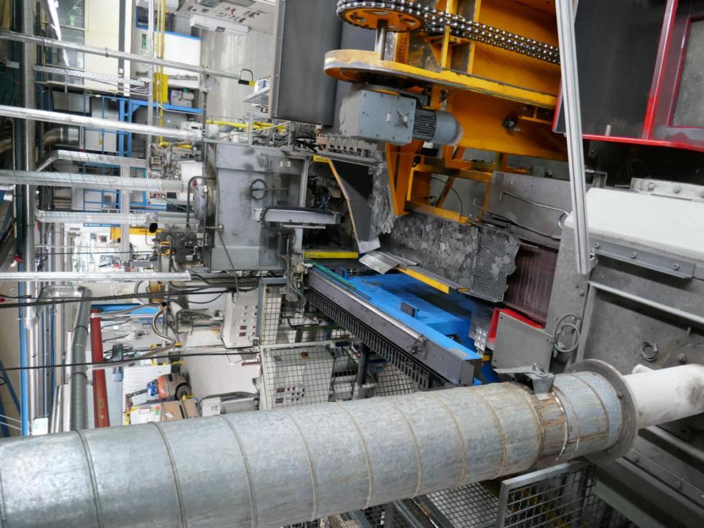 Máquinas de um fornecedor do sector automóvel-20