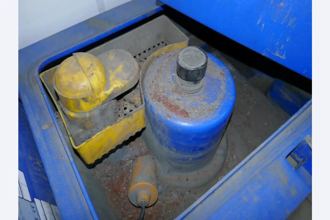 Machines d'un sous-traitant automobile-4