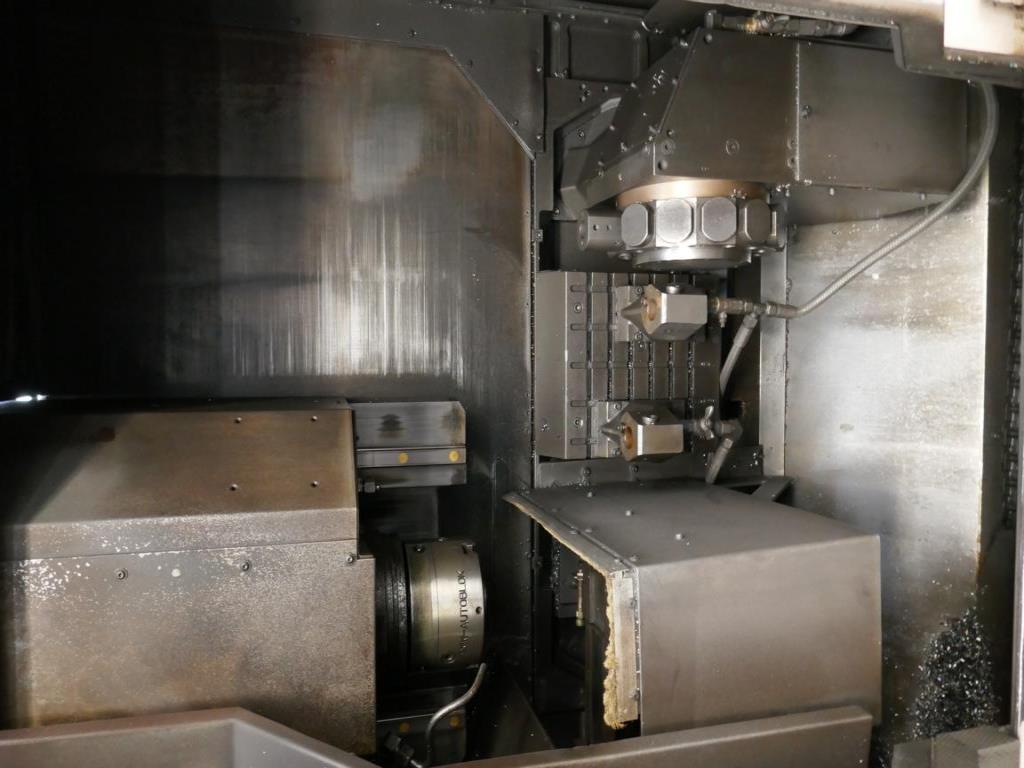 Máquinas de um fornecedor do sector automóvel-5