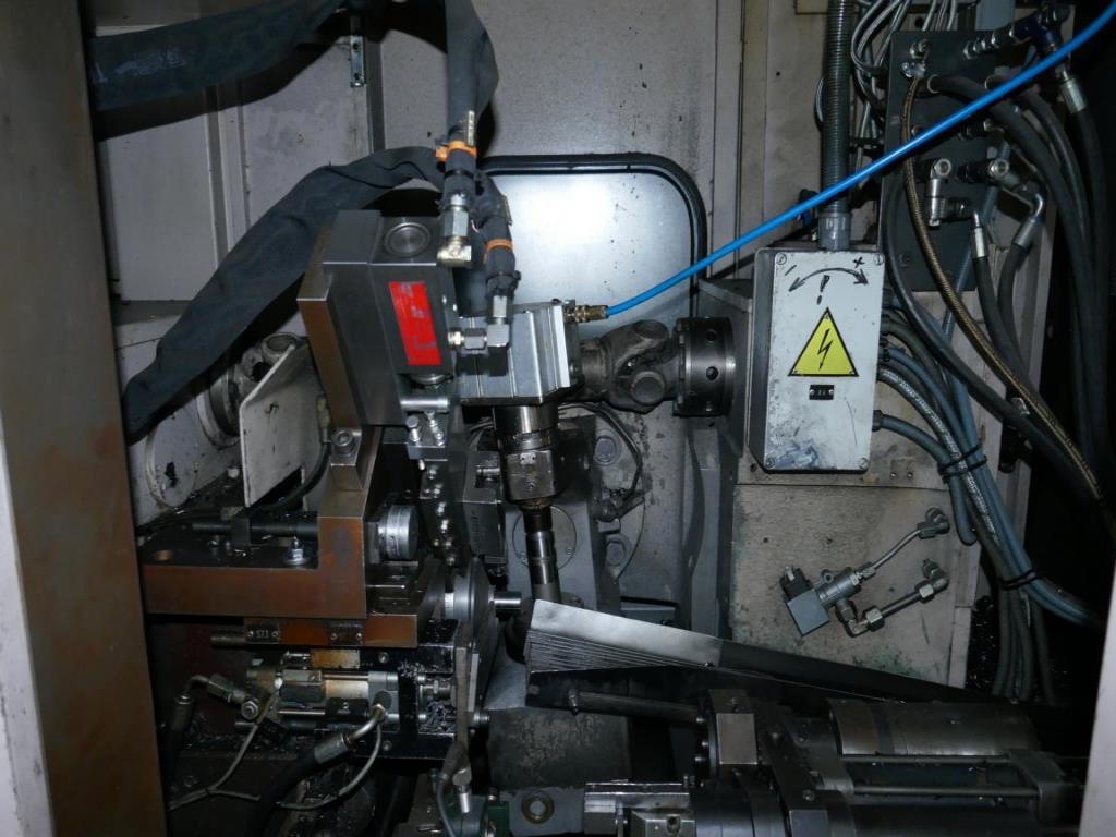 Máquinas de um fornecedor do sector automóvel-5