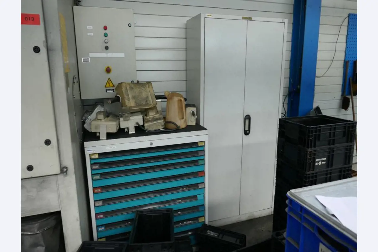 Machines d'un sous-traitant automobile-2