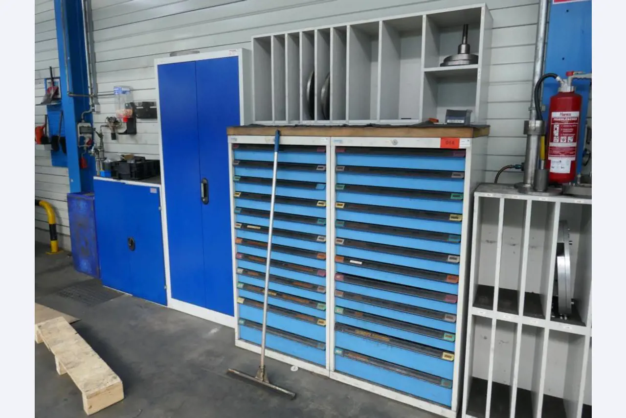 Machines d'un sous-traitant automobile-3