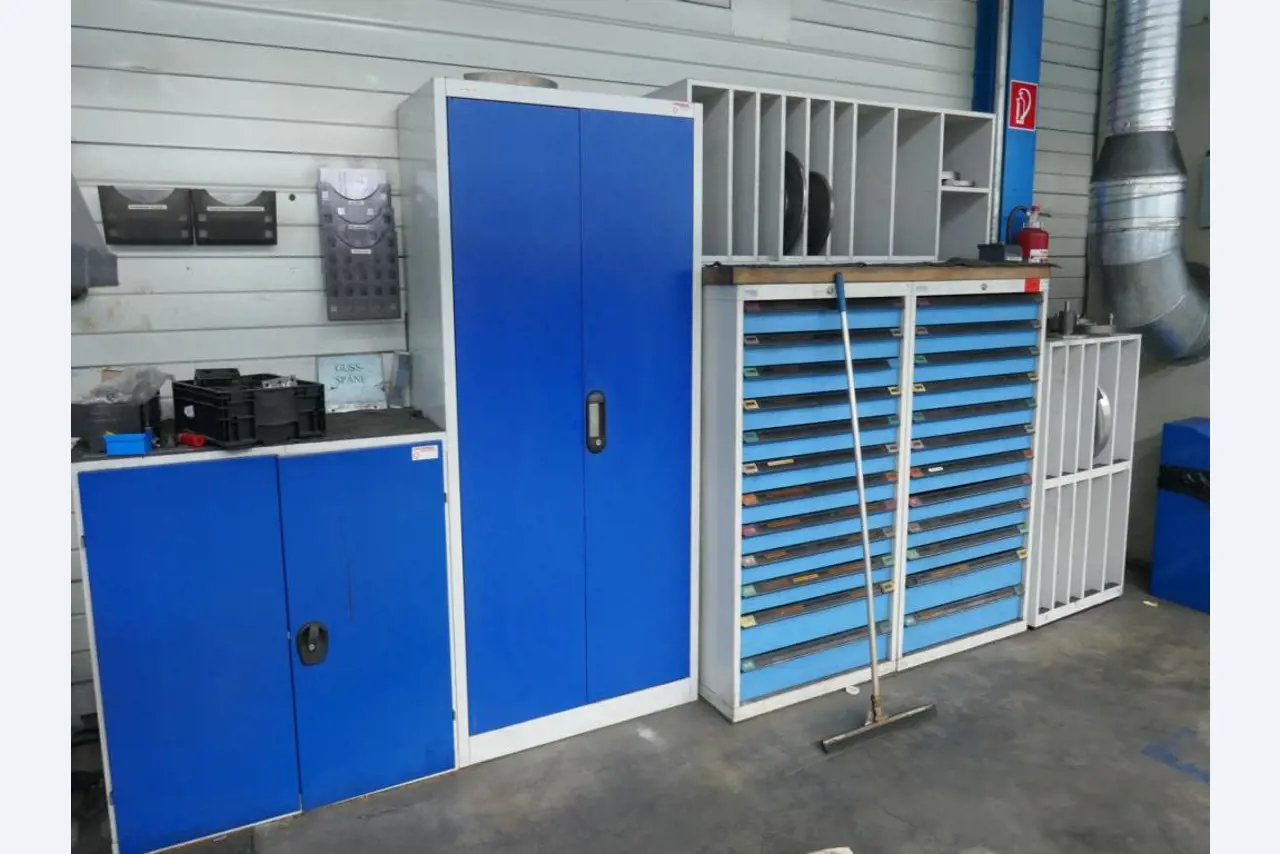 Machines d'un sous-traitant automobile-4