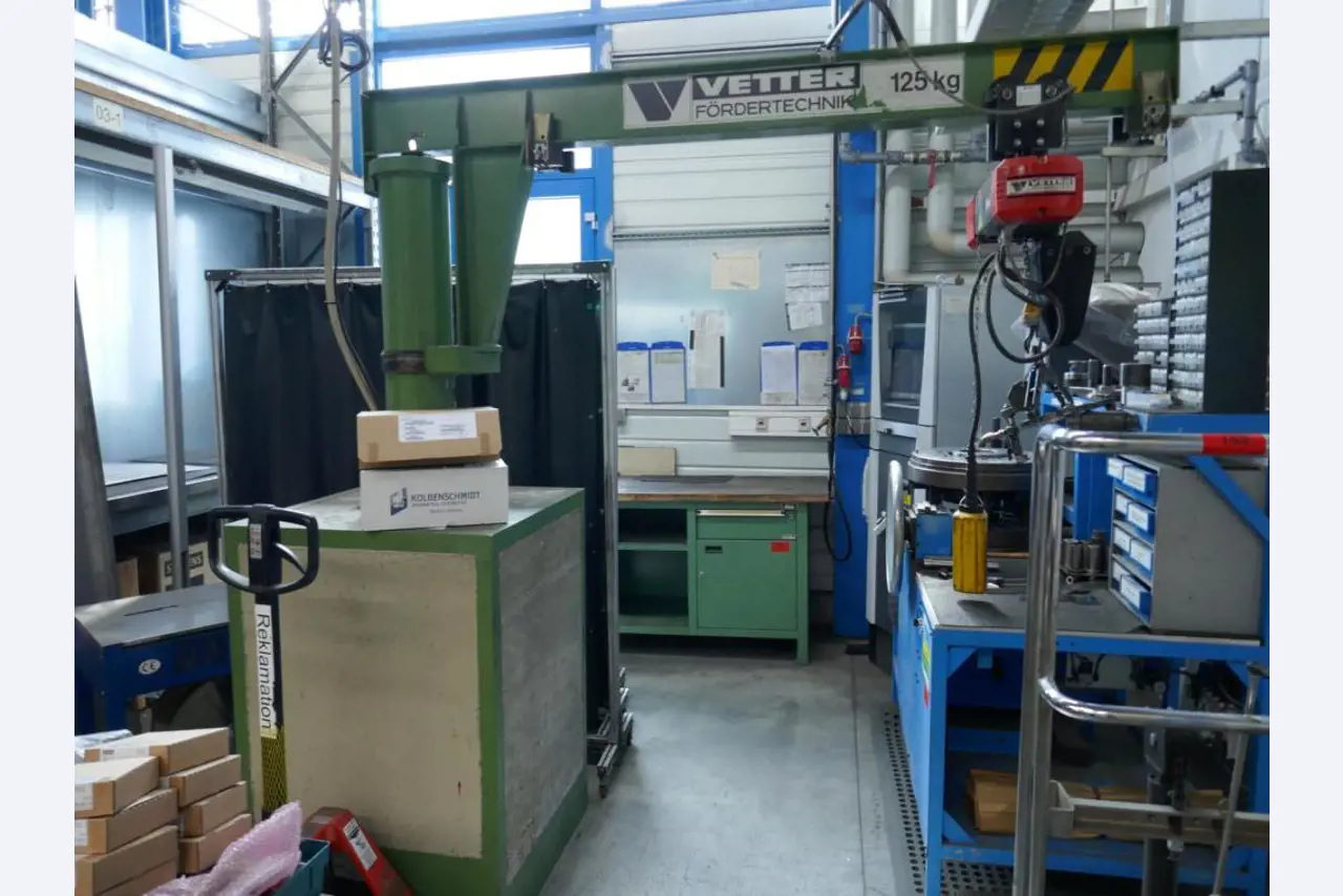 Machines d'un sous-traitant automobile-4