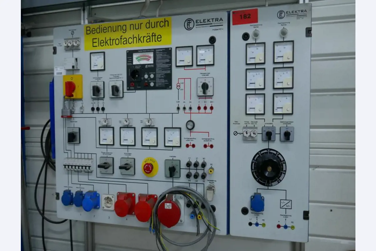 Stroje dodavatele pro automobilový průmysl-1