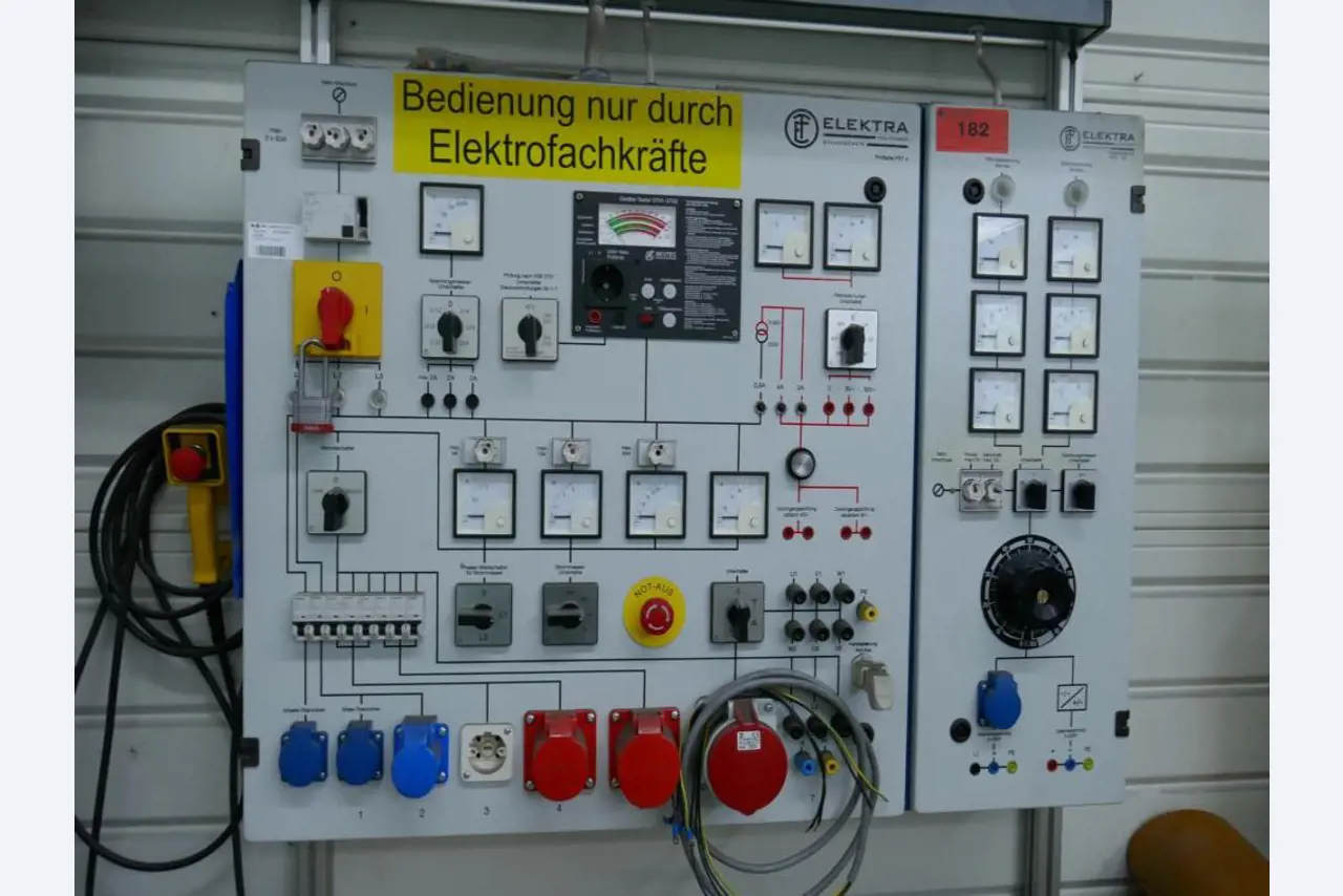 Stroje dodavatele pro automobilový průmysl-3