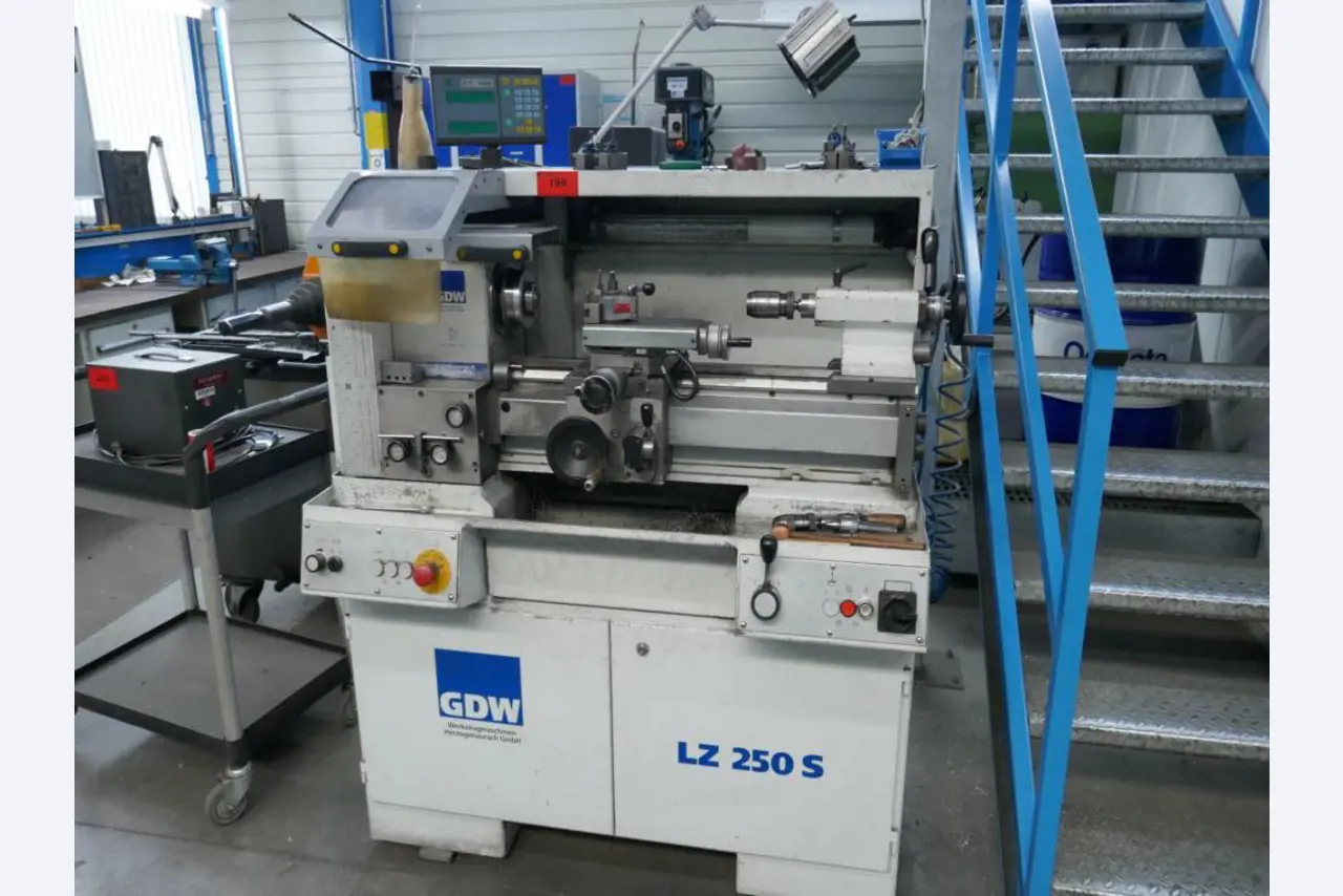 Maschinen eines Automobilzulieferers-1