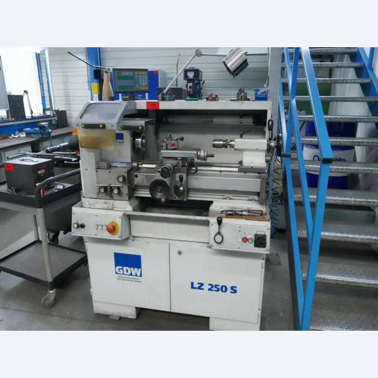 Maschinen eines Automobilzulieferers-1