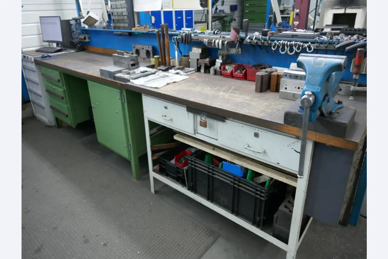 Machines d'un sous-traitant automobile-4