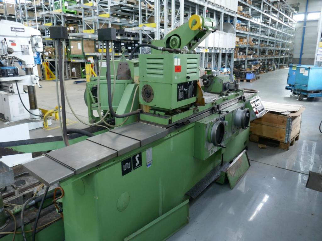 Máquinas de um fornecedor do sector automóvel-1