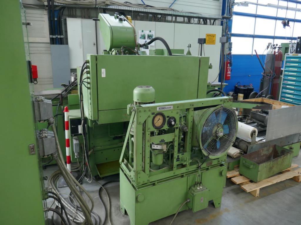 Máquinas de um fornecedor do sector automóvel-4