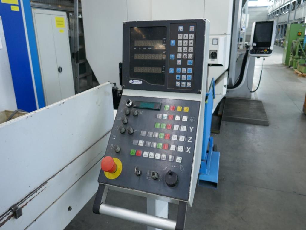 Máquinas de um fornecedor do sector automóvel-5