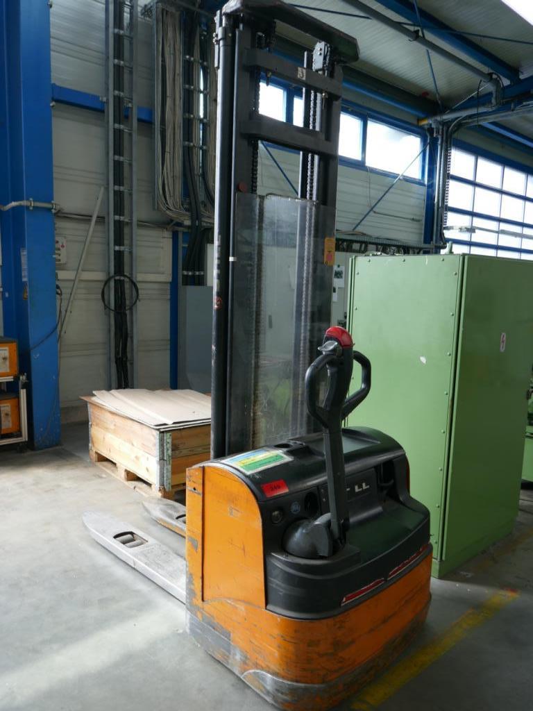 Máquinas de um fornecedor do sector automóvel-1