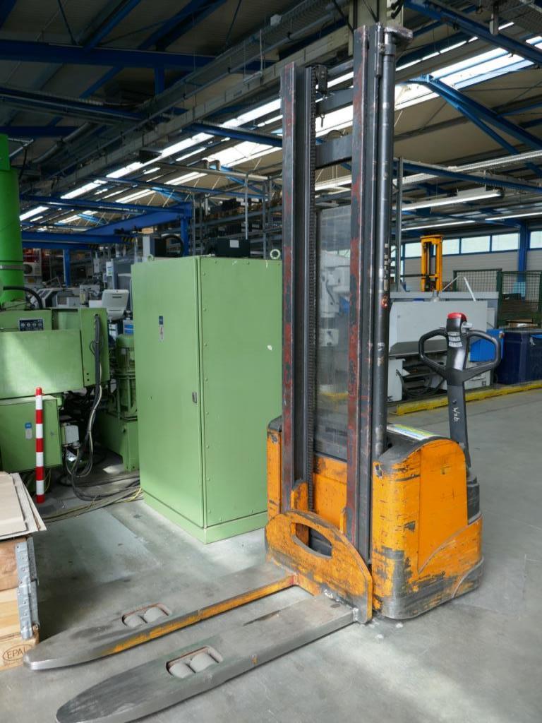 Máquinas de um fornecedor do sector automóvel-4