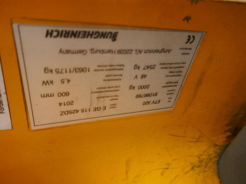 Máquinas de um fornecedor do sector automóvel-5